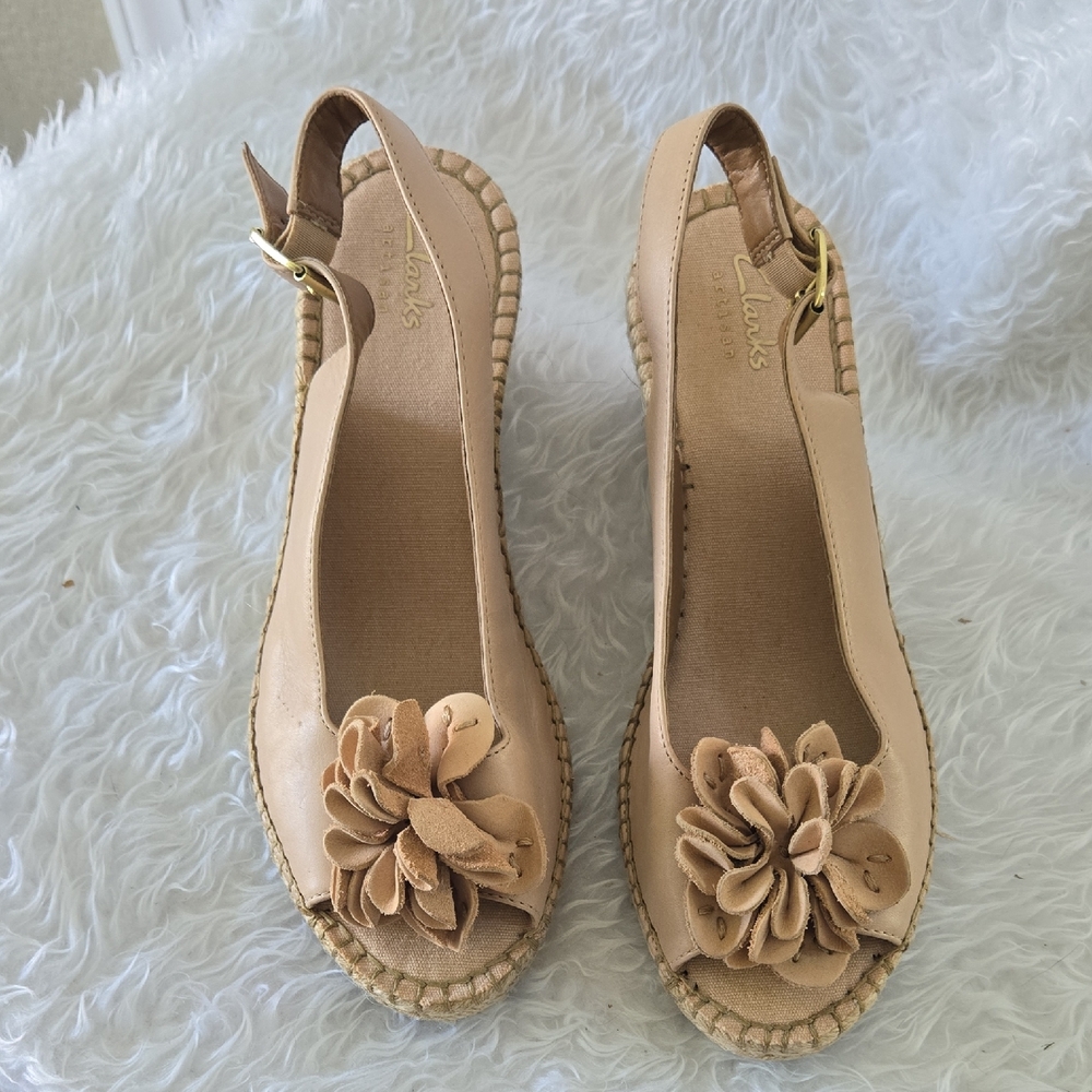 Clarks Artisan Beige Leather Flower Espadrille Sandals – Women’s US 7 / EU 37.5